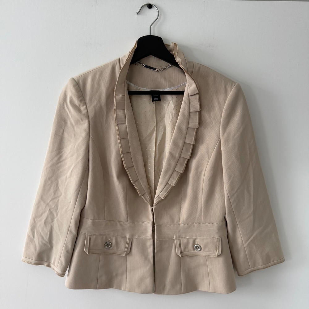White House Black Market Beige Ruffle Collar Blazer Jacket Size 6 3/4 Sleeve